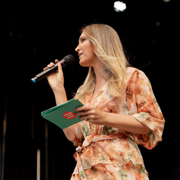 Gärtnerplatz Open Air, u.a. mit Moderatorin Anja Gräfin von Keyserlingk am Samstag (©Foto: Matthias Rüby) 